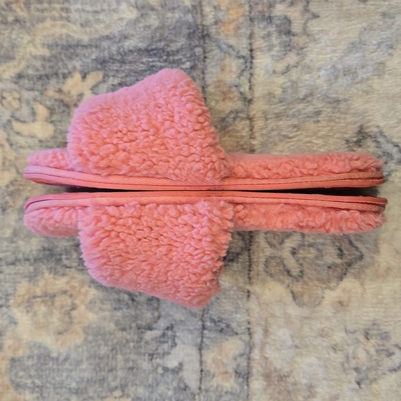MUK LUKS Pink Fluffy Soft Inside And Outside Slide Slipper Large 9-10 - Picture 3 of 6